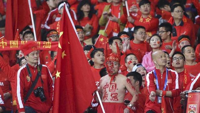 第79分钟，帕尔默斜塞，斯特林插上突入禁区，球被破坏弹到杰克逊身前，可惜杰克逊没有把握住，球还是被破坏了！
